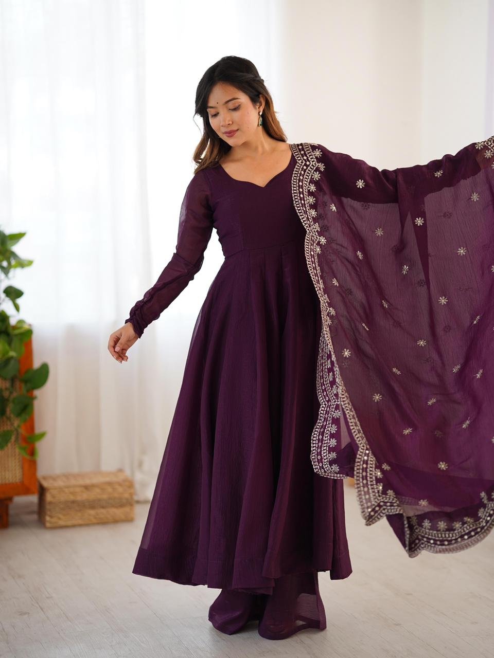 Heavy fendy silk gown with duppata - Image 9