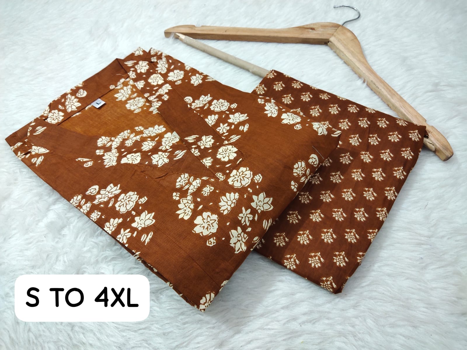 Jaipuri Angrakha Cambric Cotton Kurti Pant Set - Image 3