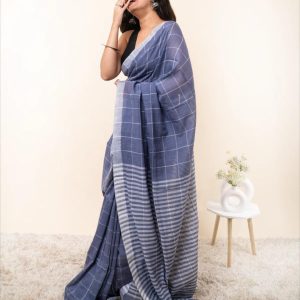 Pure Cotton Manjuri Check Handloom Saree with Blouse