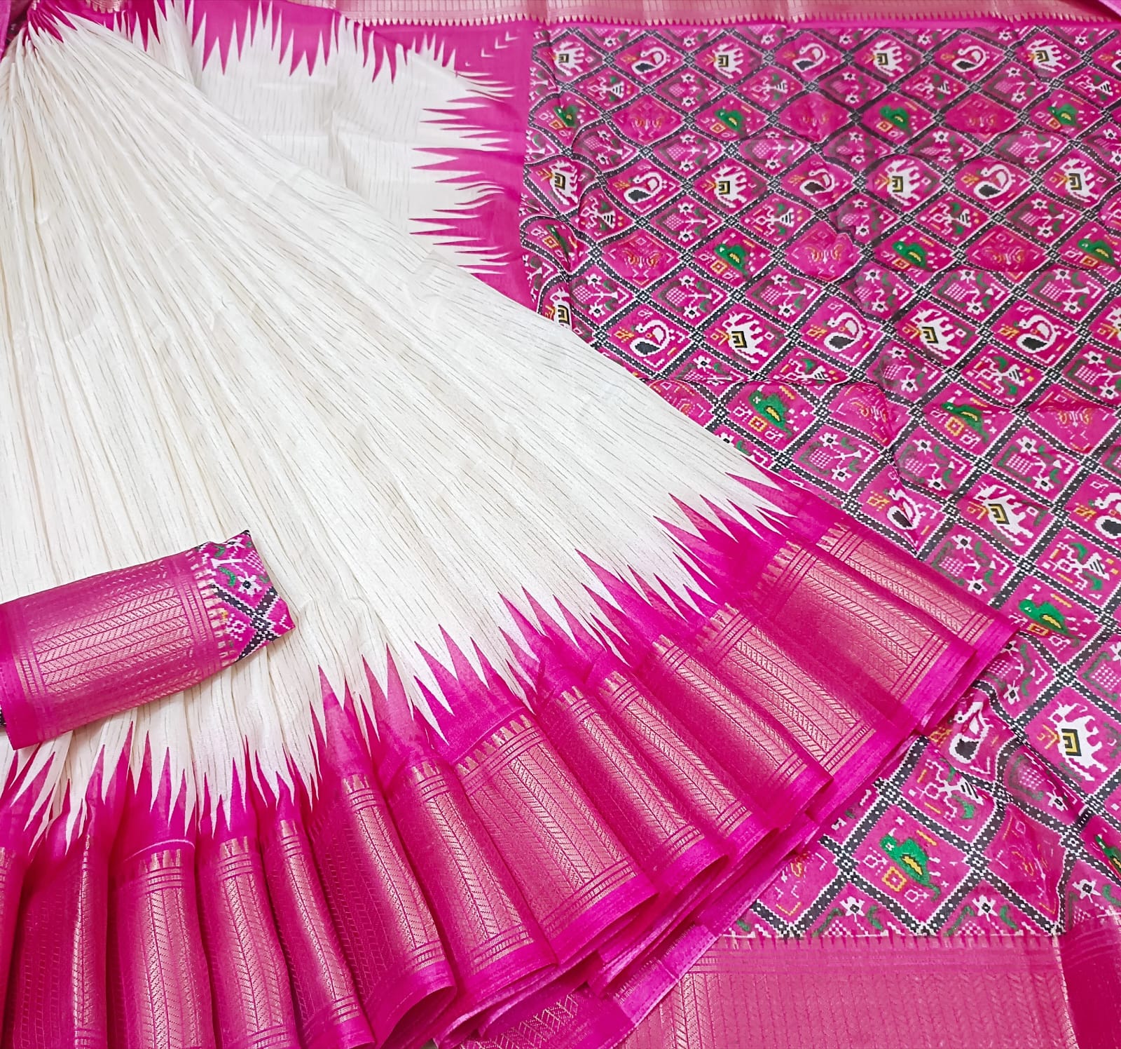 Premium Contrast Border Dola Silk Saree - Image 3