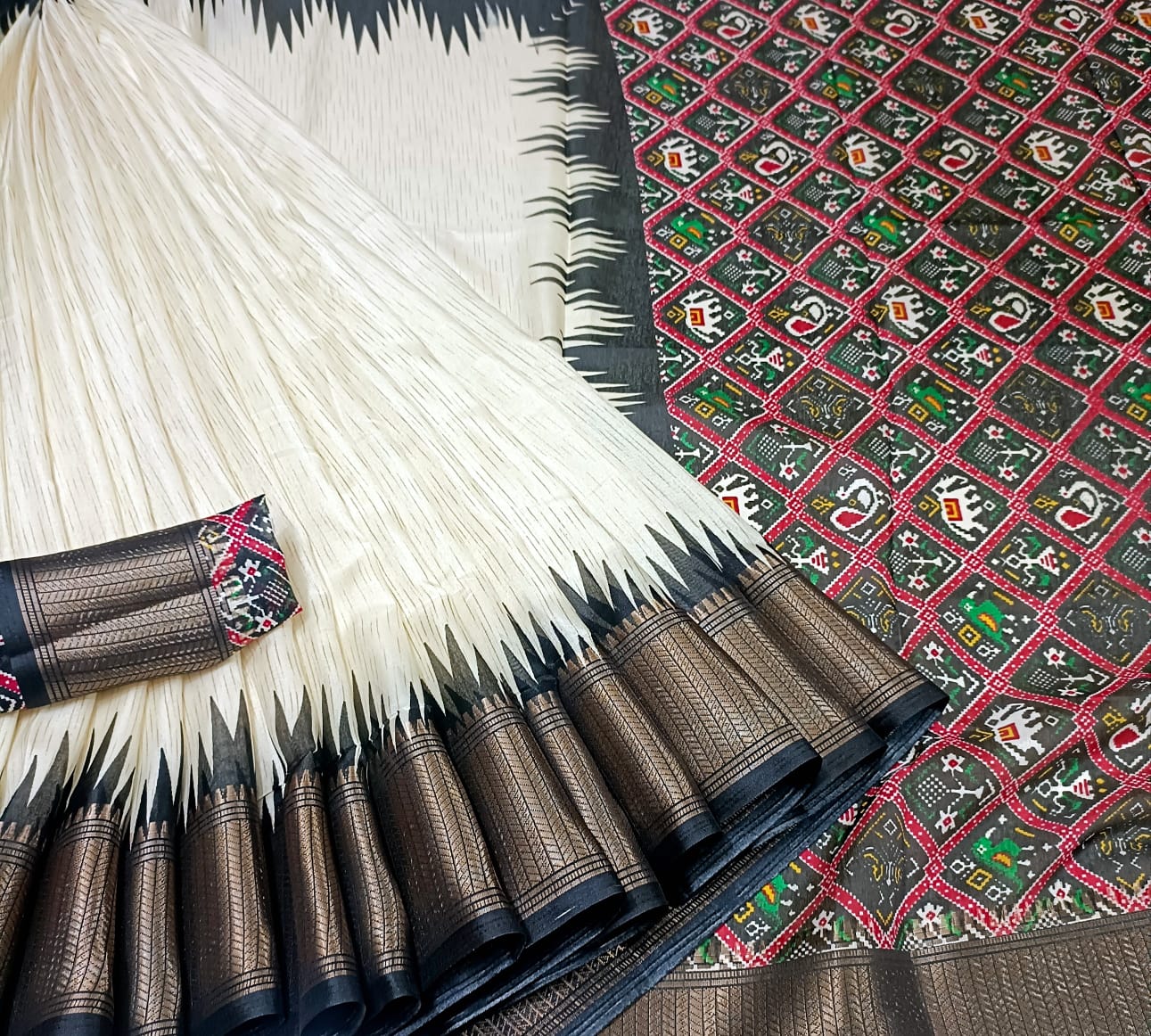 Premium Contrast Border Dola Silk Saree - Image 2