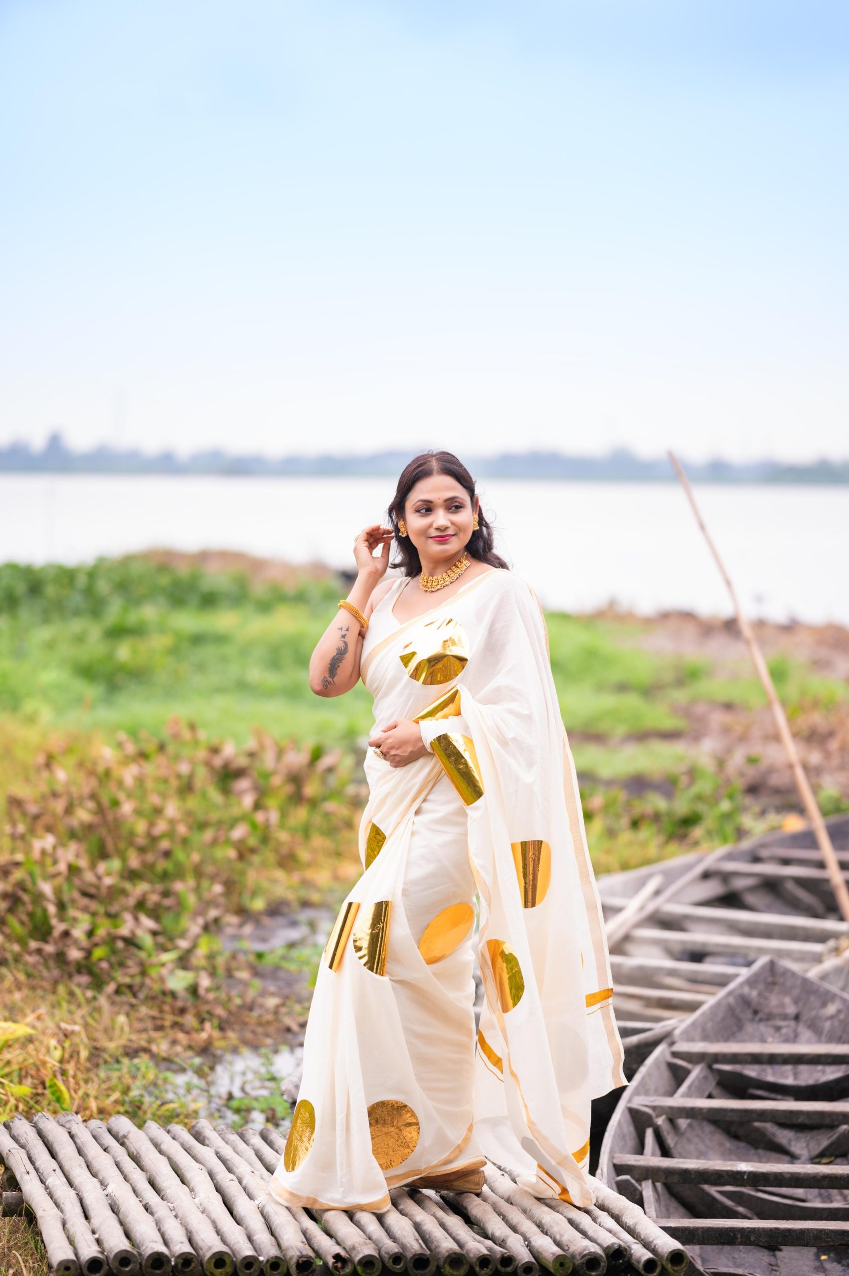 Golden Foil Round Motif Premium Cotton Saree - Image 2