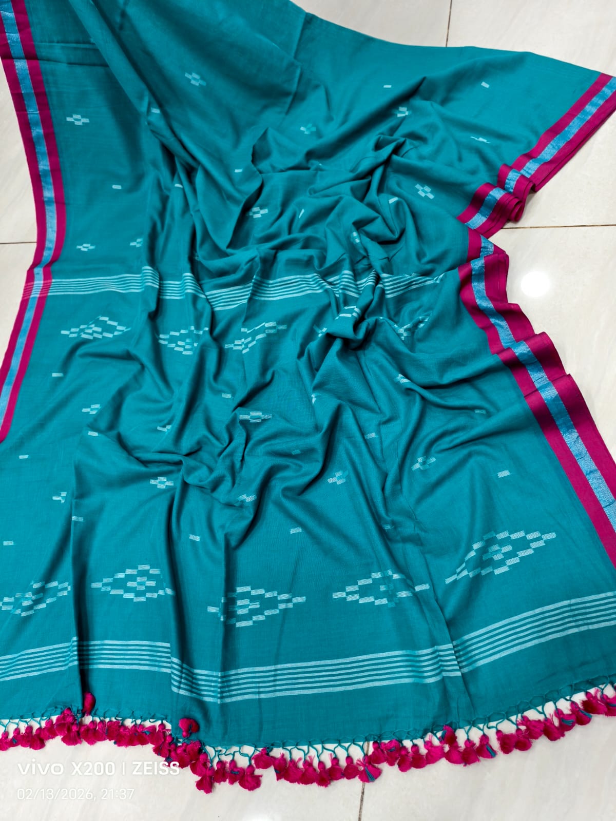 Exclusive Handloom Mul Cotton Saree with Blouse Piece - Image 3