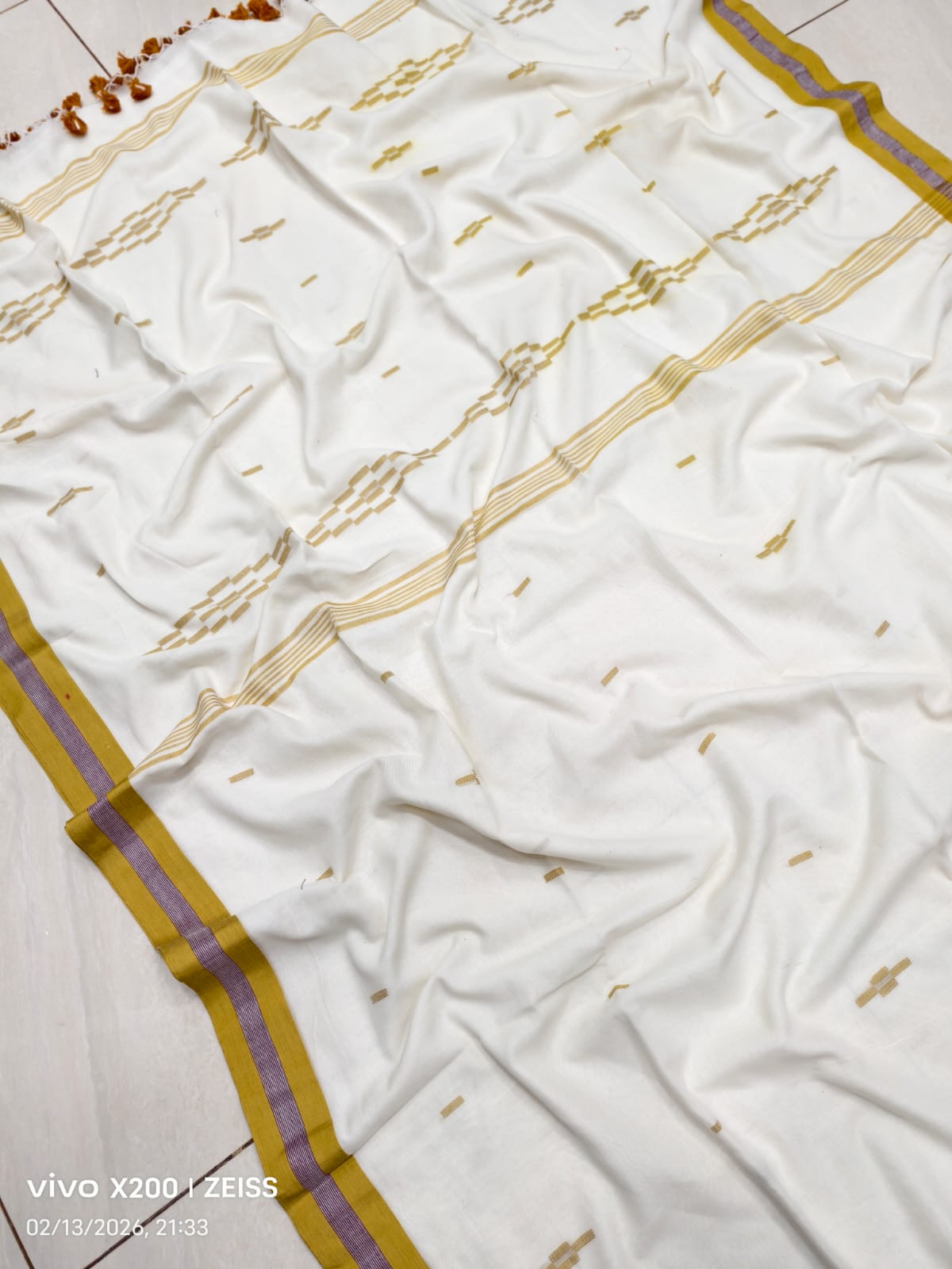 Exclusive Handloom Mul Cotton Saree with Blouse Piece - Image 5