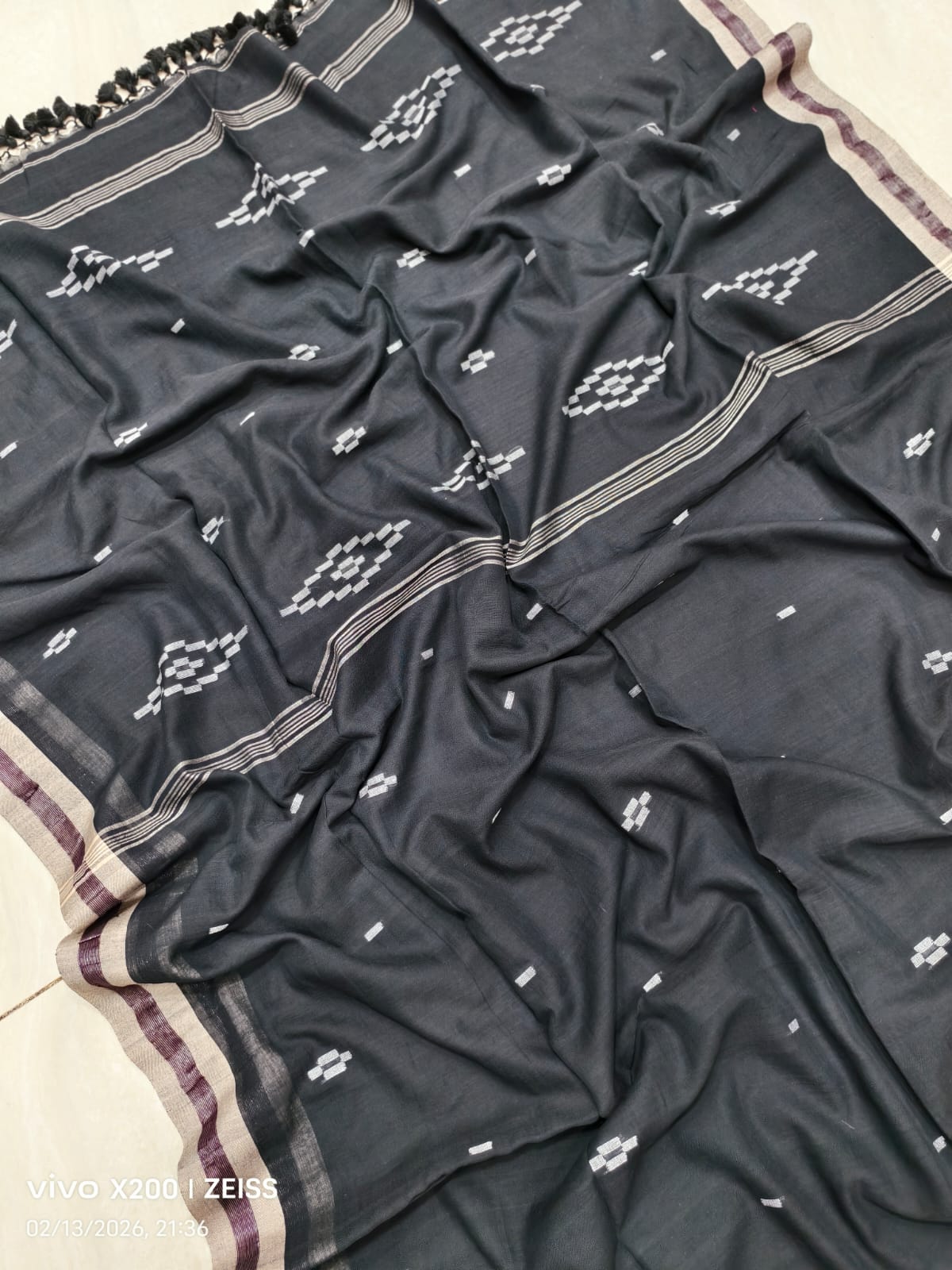 Exclusive Handloom Mul Cotton Saree with Blouse Piece - Image 9