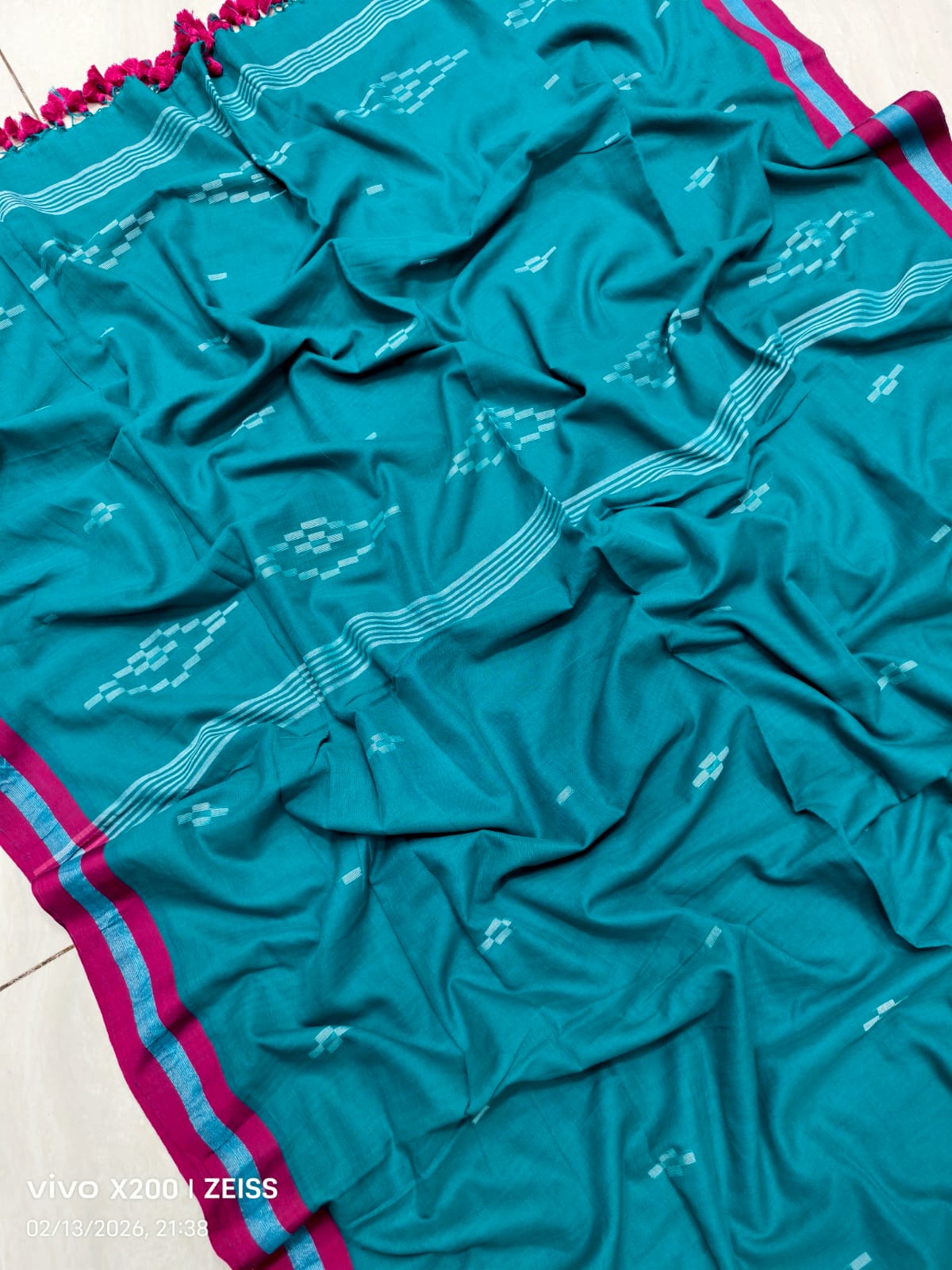 Exclusive Handloom Mul Cotton Saree with Blouse Piece - Image 2