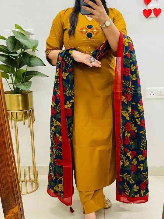 Stylish Ethnic Kurti Pant Dupatta Set - Image 2