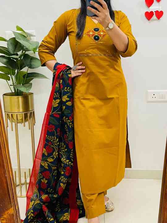 Stylish Ethnic Kurti Pant Dupatta Set - Image 9