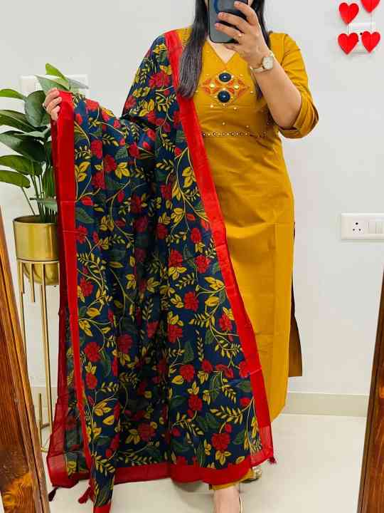 Stylish Ethnic Kurti Pant Dupatta Set