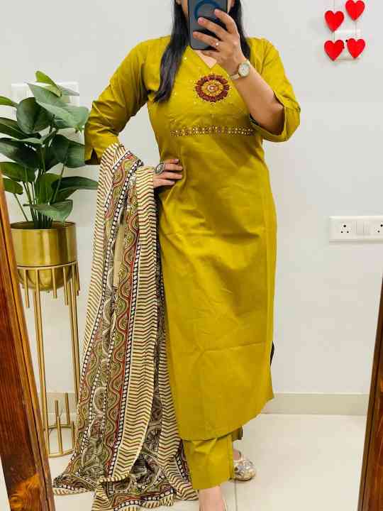 Stylish Ethnic Kurti Pant Dupatta Set - Image 13