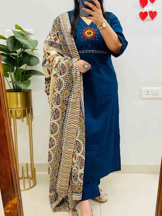 Stylish Ethnic Kurti Pant Dupatta Set - Image 19