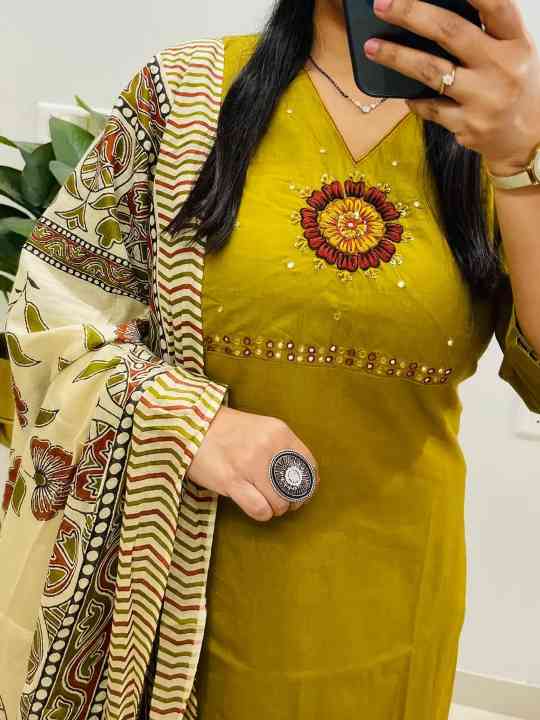 Stylish Ethnic Kurti Pant Dupatta Set - Image 22