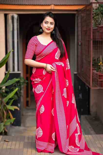 Batik Style Printed Soft Cotton Feel Saree - Image 9