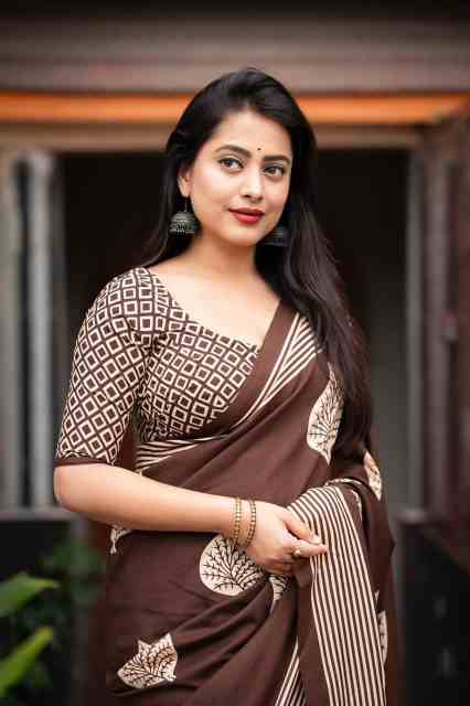 Batik Style Printed Soft Cotton Feel Saree - Image 6