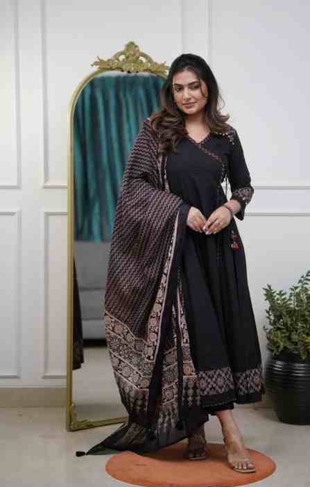 Elegant Angrakha Style Kurta Pant & Dupatta Set - Image 3